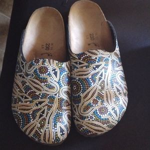 Birki's by Birkenstock, Lizard print clogs size 5.5